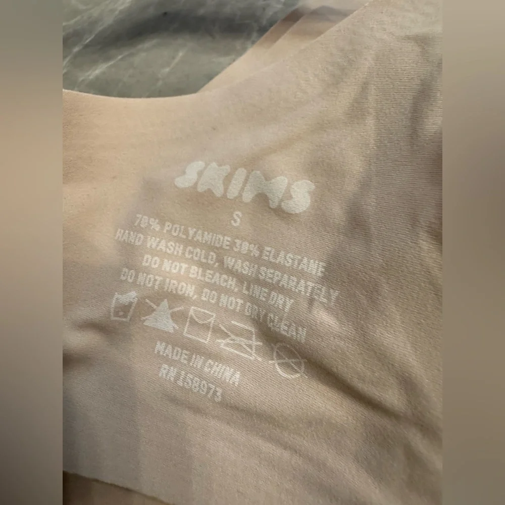 SKIMS NAKED PLUNGE BRALETTE - Picture 9 of 10